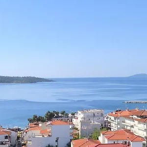 Daire House Mistral, Neos Marmaras