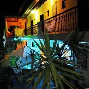 Petunia Hotel